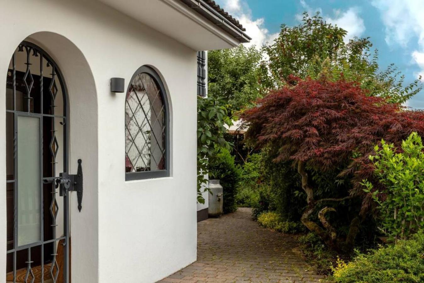 Adenauer Zwoelf - Das 5 Sterne Ferienhaus Mit Sauna Und Garten Am Eifelsteig Kerpen  Екстериор снимка
